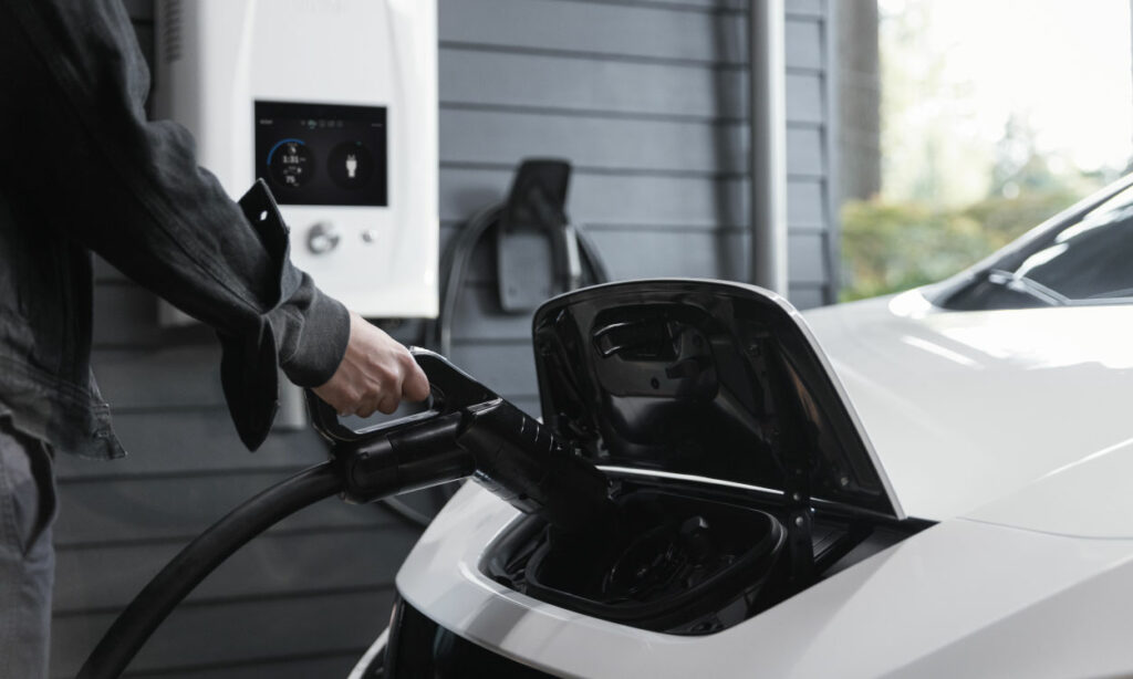 Evaa_How-to-Charge-an-Electric-Car-01